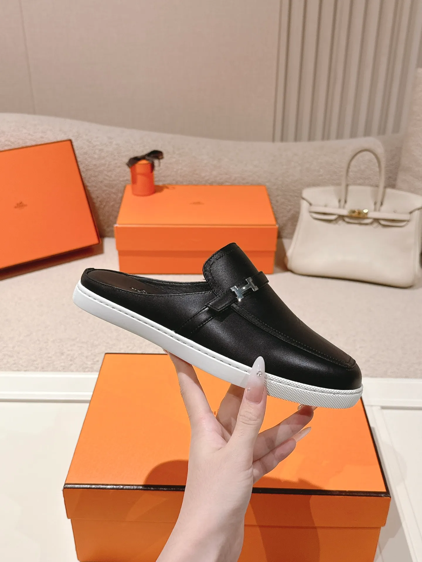 Men's men's shoes 💰560💰 Hermes 25ss new autumn and winter loafers, British retro design, classic and durable! Original reverse mold last, the ultimate 1:1 shape. Fabric: Cow suede/calfskin Lining: Imported sheepskin lining Outsole: Open-molded rubber sole Size: 35-45